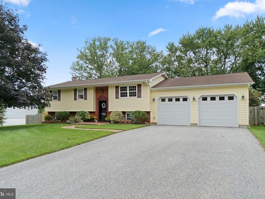 5902 Lawrence Drive, Sykesville, MD 21784 Main Photo