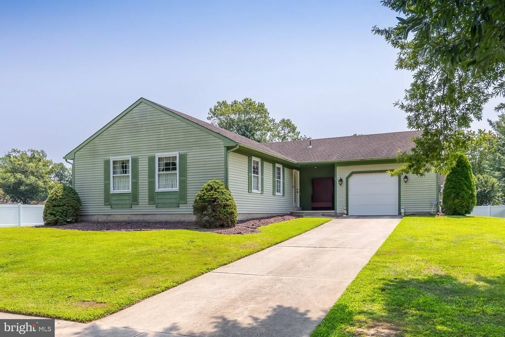 110 Ridgeway Lane, Mullica Hill, NJ 08062 Main Photo