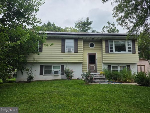302 HANOVER STREET, NEW OXFORD, PA 17350