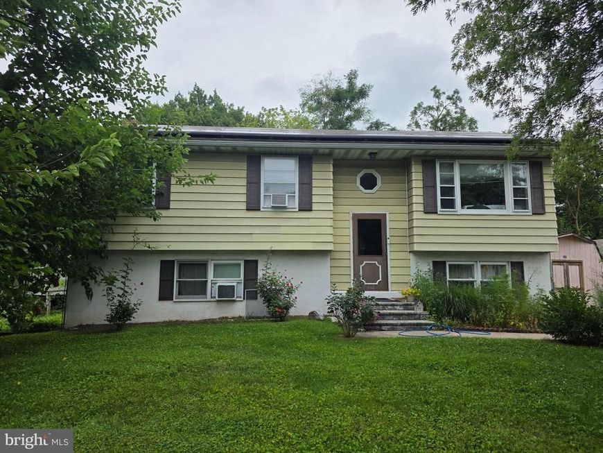 302 Hanover Street, New Oxford, PA 17350 Main Photo