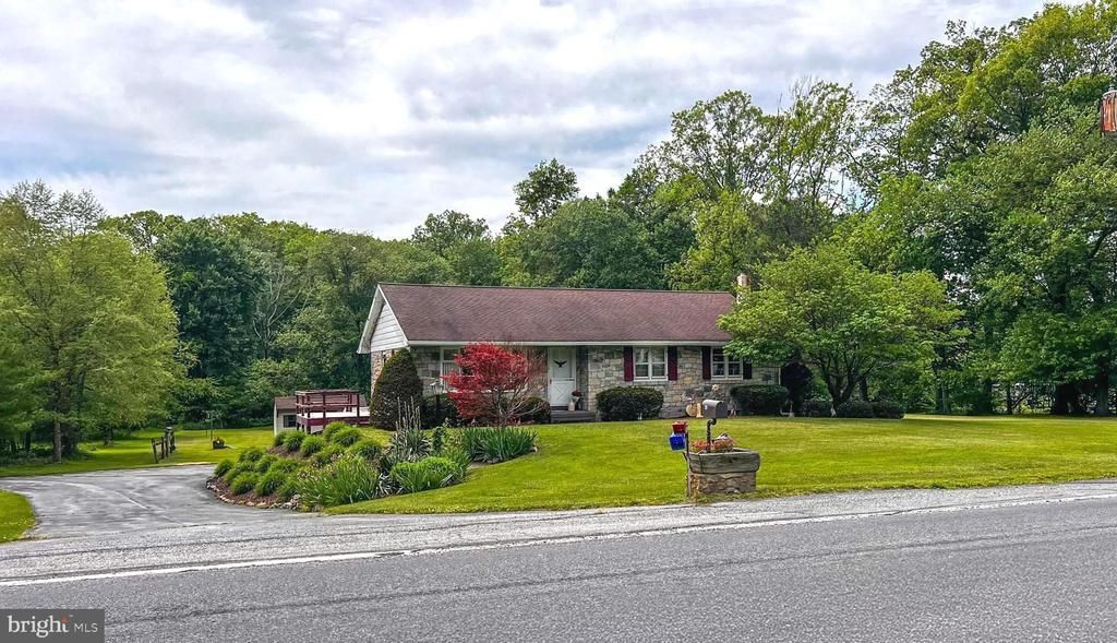462 MEMORIAL HIGHWAY, FLEETWOOD, PA 19522