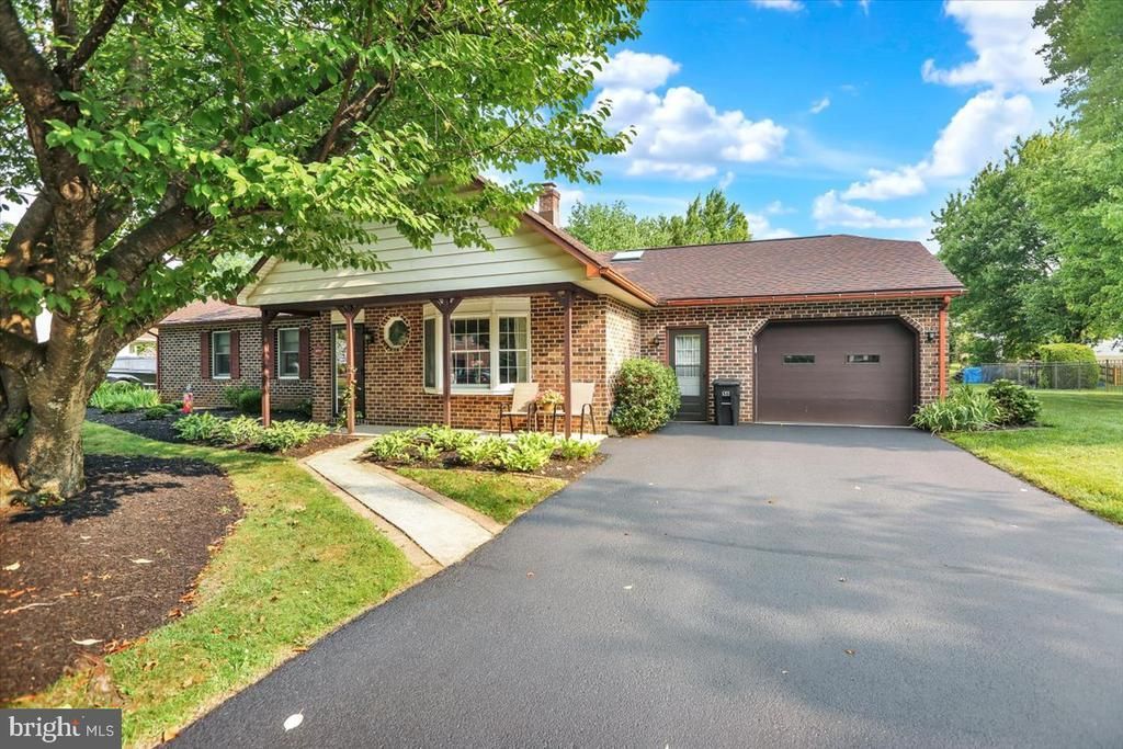 58 DOWNING DRIVE, WYOMISSING, PA 19610