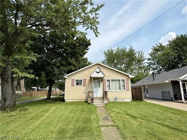 327 Franklin Avenue , Elyria, OH 44035
