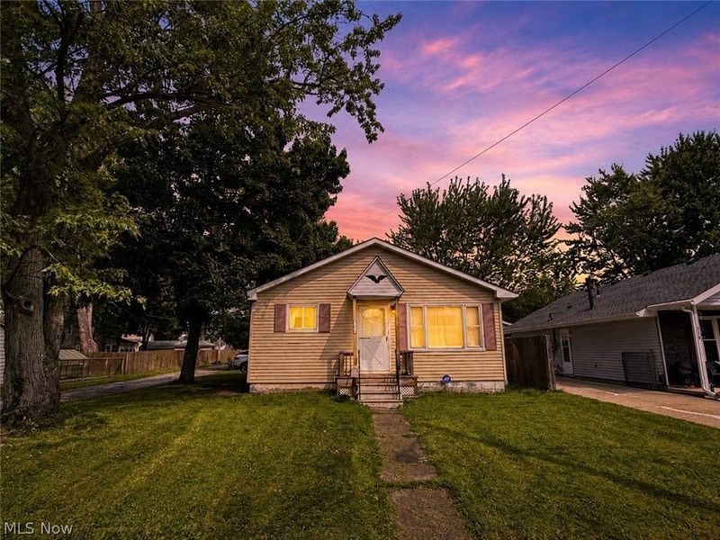 327 Franklin Avenue, Elyria, OH 44035 Photo 2