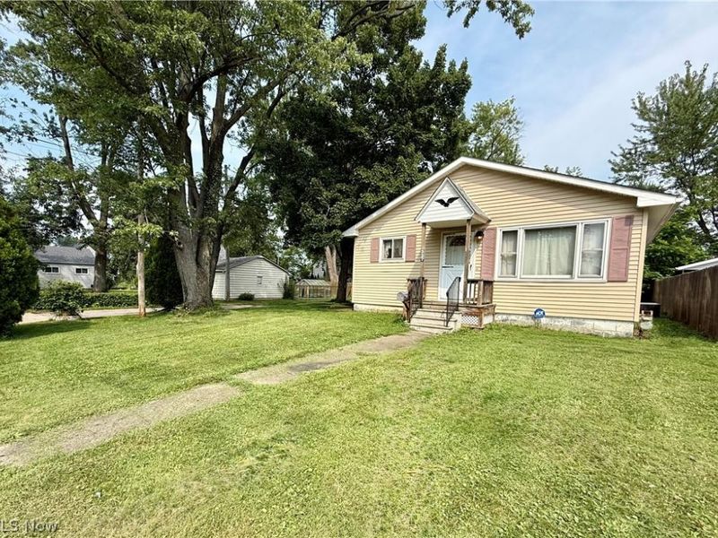 327 Franklin Avenue, Elyria, OH 44035 Photo 3