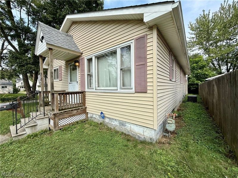 327 Franklin Avenue, Elyria, OH 44035 Photo 4
