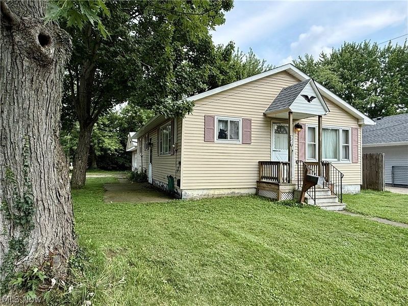 327 Franklin Avenue, Elyria, OH 44035 Photo 5