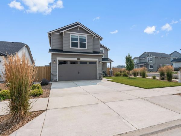 3310 NW 8th Street, Redmond, OR 97756