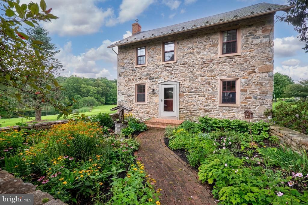271 WETZEL ROAD , MACUNGIE, PA 18062