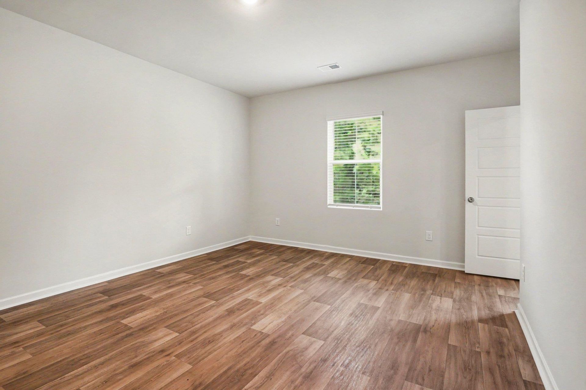 1120 Tibetan St. Photo 13