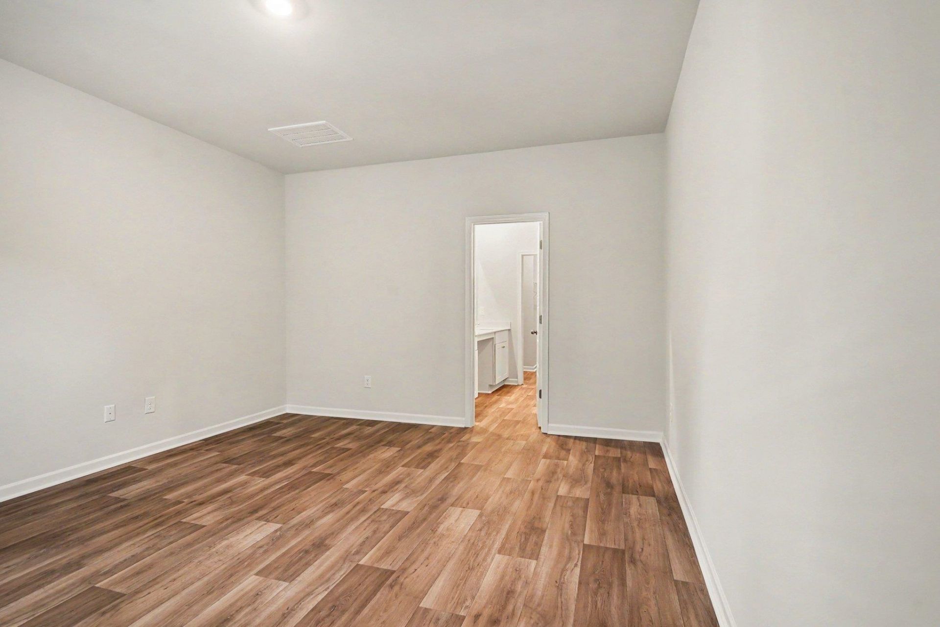 1120 Tibetan St. Photo 14
