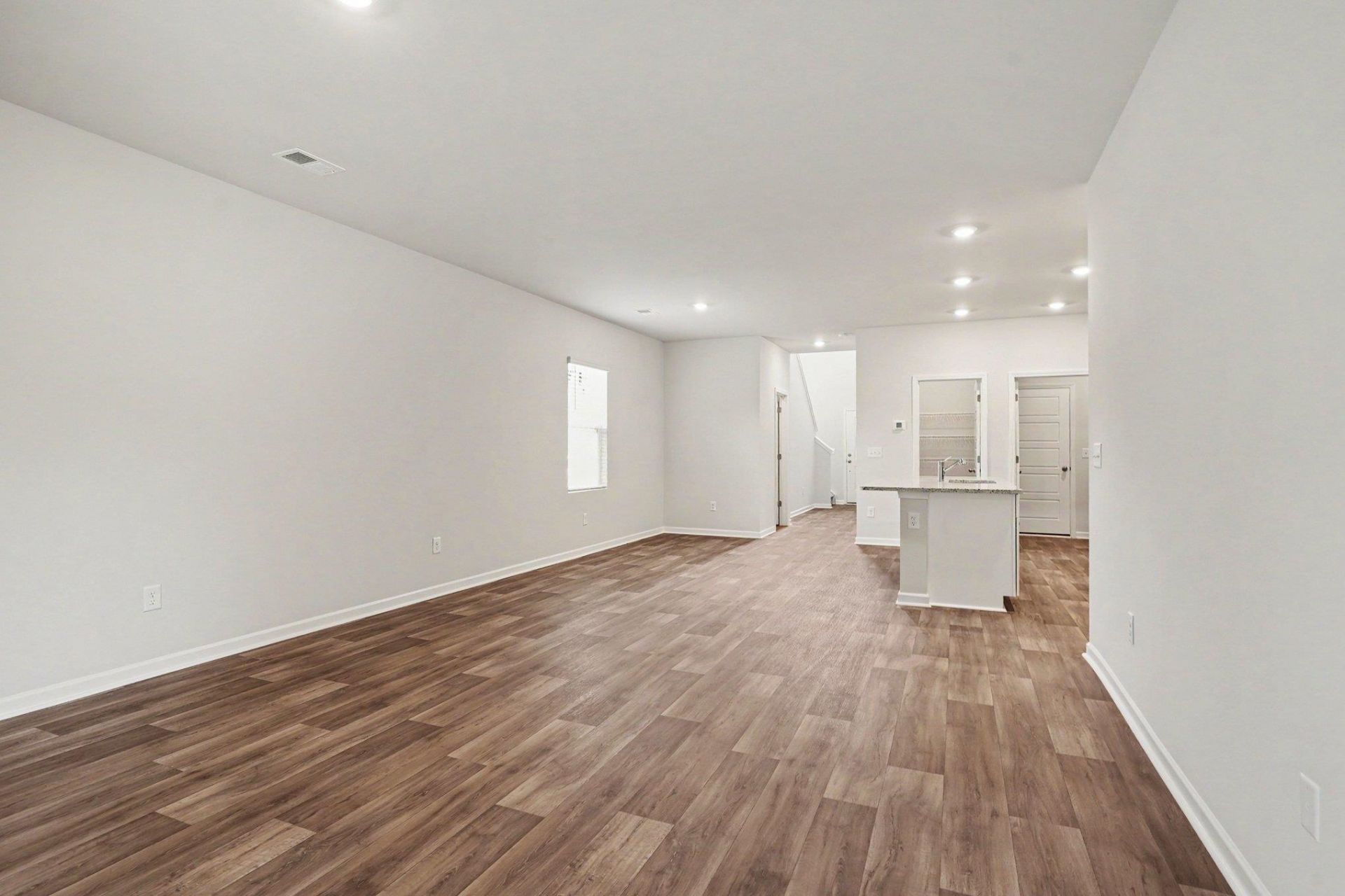 1120 Tibetan St. Photo 8