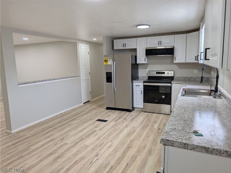 100 Chaucer, Unit 116, Elyria, OH 44035 Photo 4