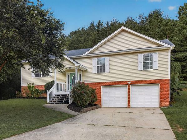 908 Clay Hill Drive, Soddy Daisy, TN 37379