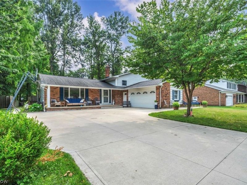 9128 Idlewood Drive, Mentor, OH 44060 Photo 2