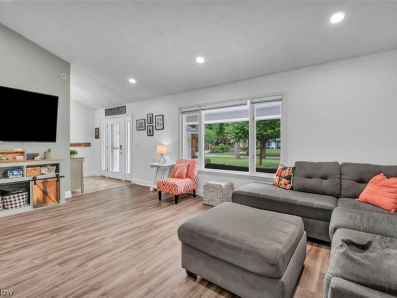 9128 Idlewood Drive, Mentor, OH 44060 Photo 7