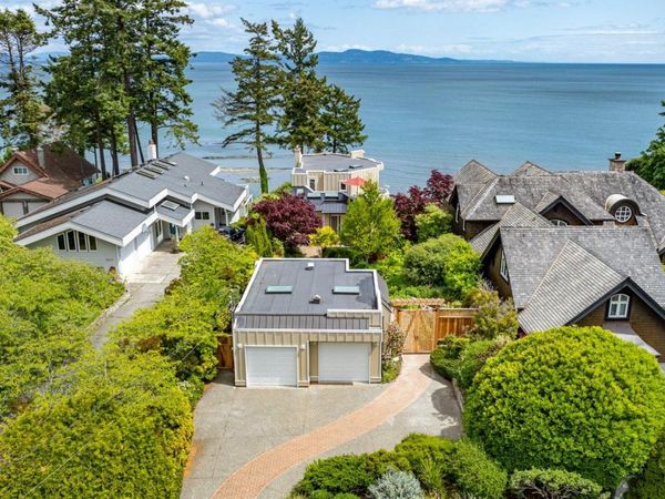5267 Parker Ave, Saanich, BC V8Y 2N1
