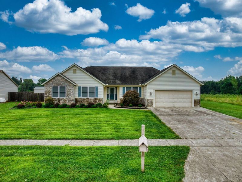 71 Bluegrass Drive , Pataskala, OH 43062 Photo 2