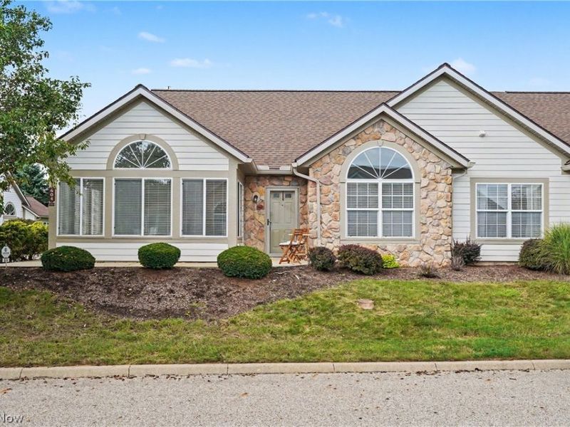 604 Crossings Circle, Tallmadge, OH 44278 Photo 2