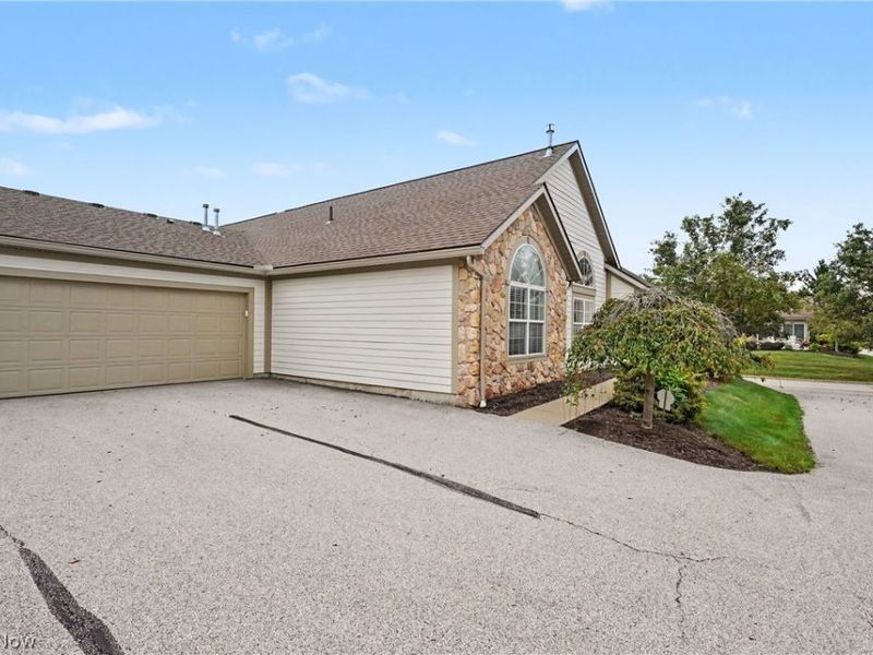 604 Crossings Circle, Tallmadge, OH 44278 Photo 3