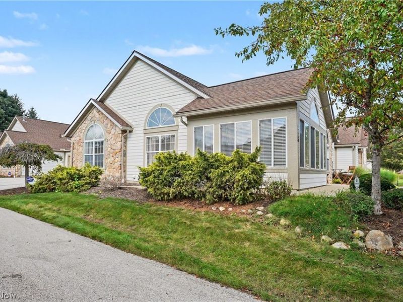 604 Crossings Circle, Tallmadge, OH 44278 Photo 3
