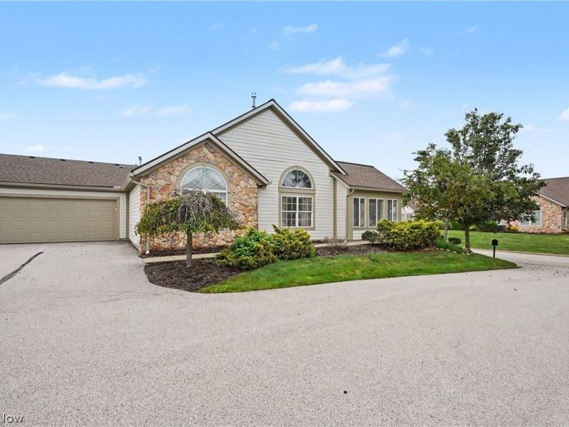 604 Crossings Circle, Tallmadge, OH 44278 Photo 4
