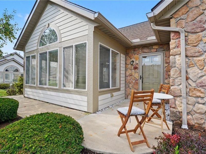 604 Crossings Circle, Tallmadge, OH 44278 Photo 4