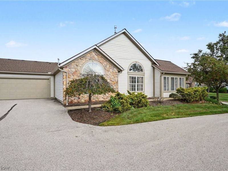 604 Crossings Circle, Tallmadge, OH 44278 Photo 6