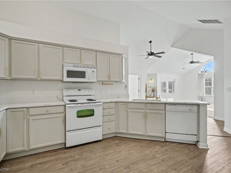 604 Crossings Circle, Tallmadge, OH 44278 Photo 9