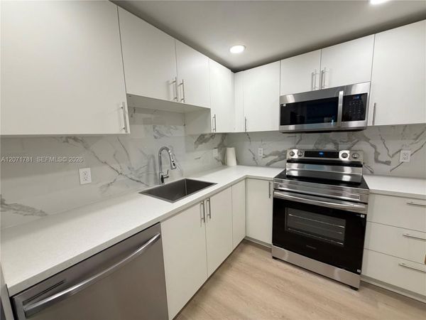 400 Kings Point Dr, Unit 604, Sunny Isles Beach, FL 33160
