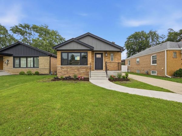 9243 S Francisco Avenue, Evergreen Park, IL 60805