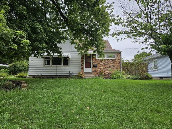 3601 30th Street , Rock Island, IL 61201