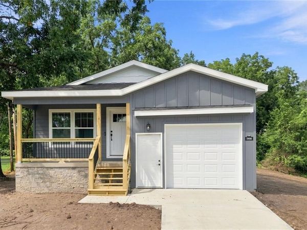7908 Pleasant Valley Road, Pleasant Valley, MO 64068