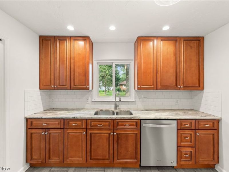 24479 Gessner Road, North Olmsted, OH 44070 Photo 13