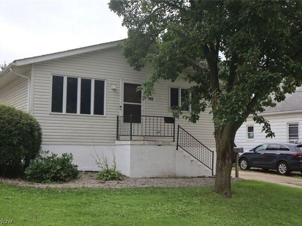 288 E Cassell Avenue , Barberton, OH 44203