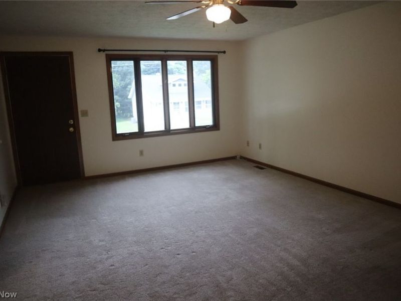 288 E Cassell Avenue, Barberton, OH 44203 Photo 5