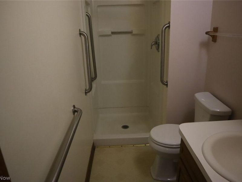 288 E Cassell Avenue, Barberton, OH 44203 Photo 9