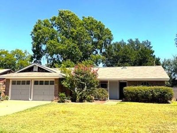 2703 Capistrano Court S, Arlington, TX 76015