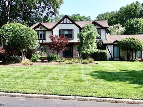 9 Watch Hill Rd, Mahwah, NJ 07430