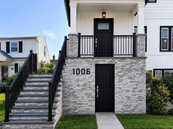 1006 Pennsylvania Ave upper, Island Park, NY 11558