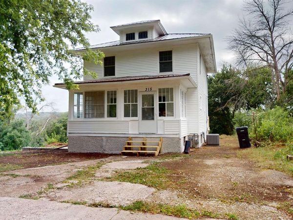 315 S 10TH ST, Cherokee, IA 51012