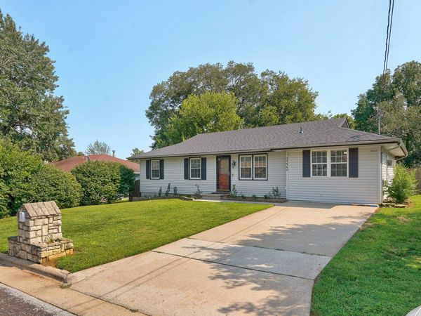 3222 W Olive Street, Springfield, MO 65802