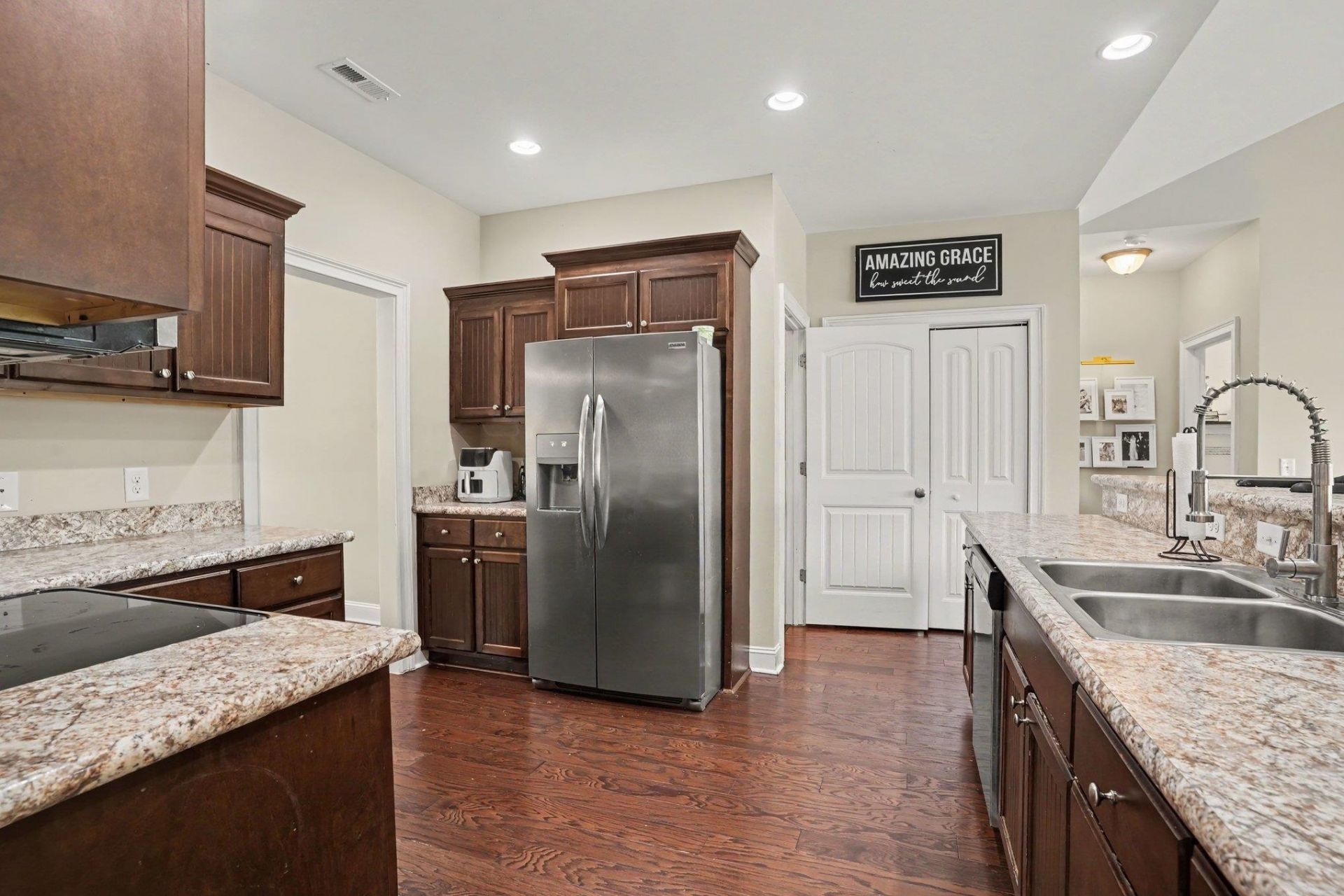 4025 Ridgewood Dr. Photo 11