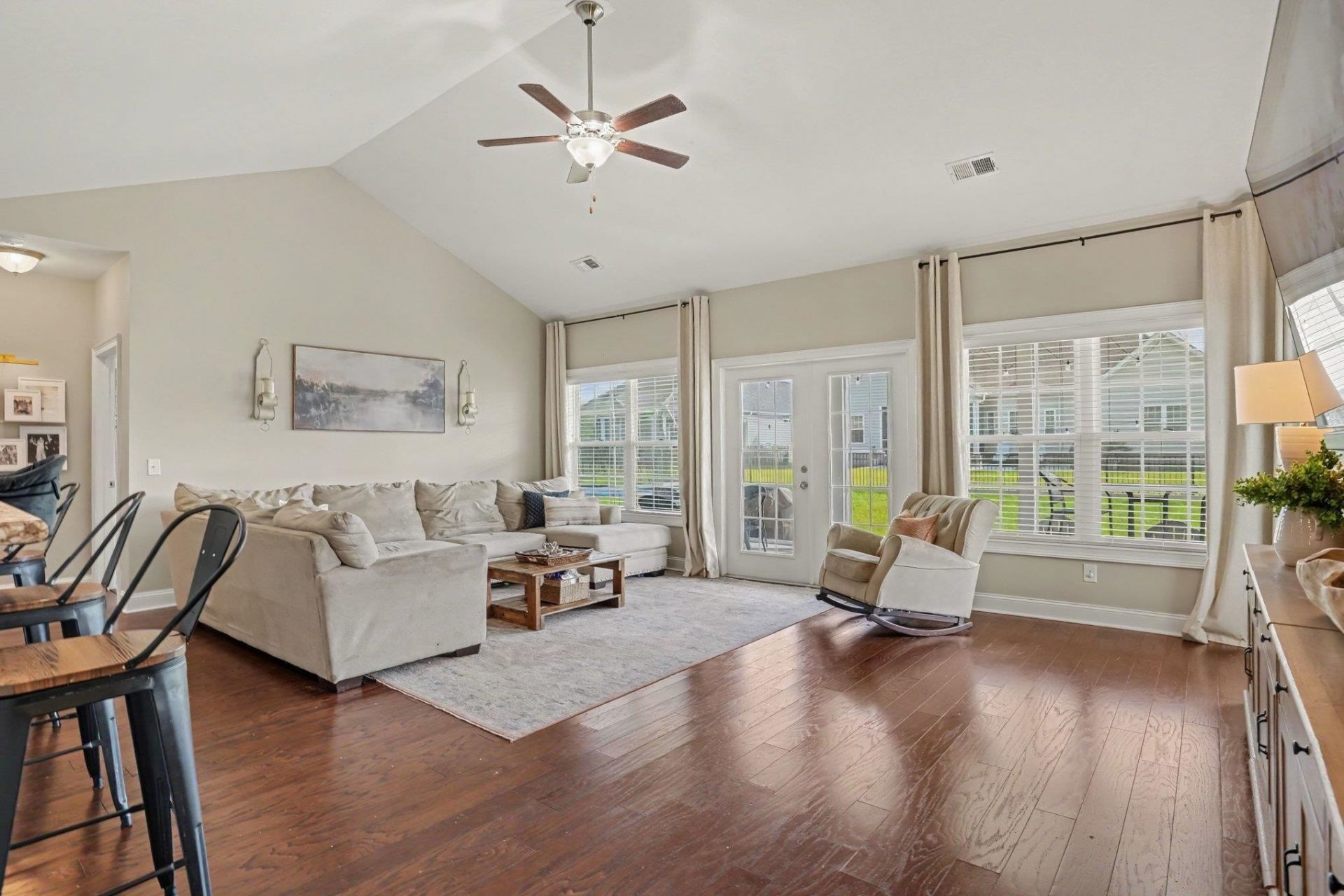 4025 Ridgewood Dr. Photo 6