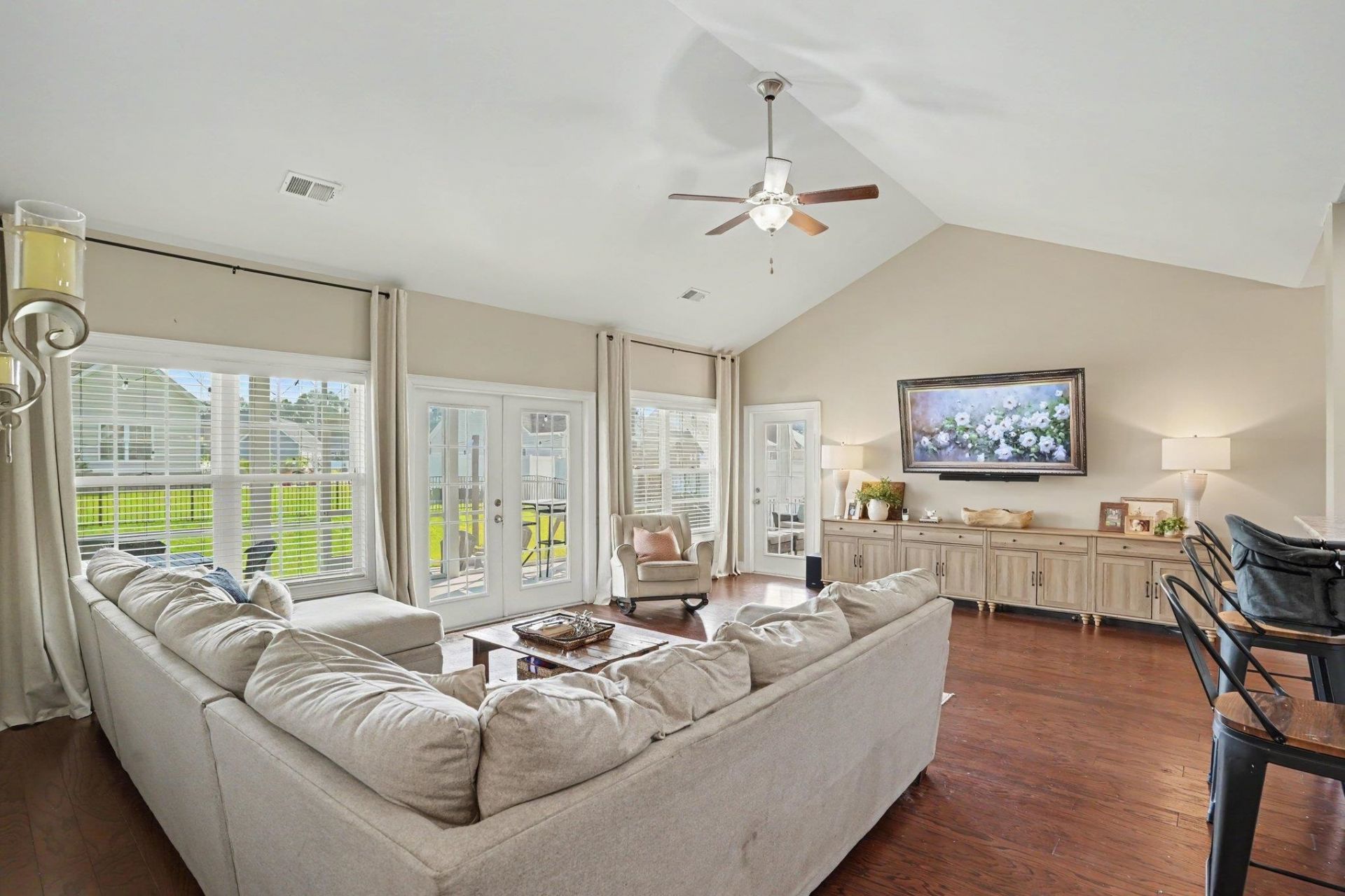 4025 Ridgewood Dr. Photo 8