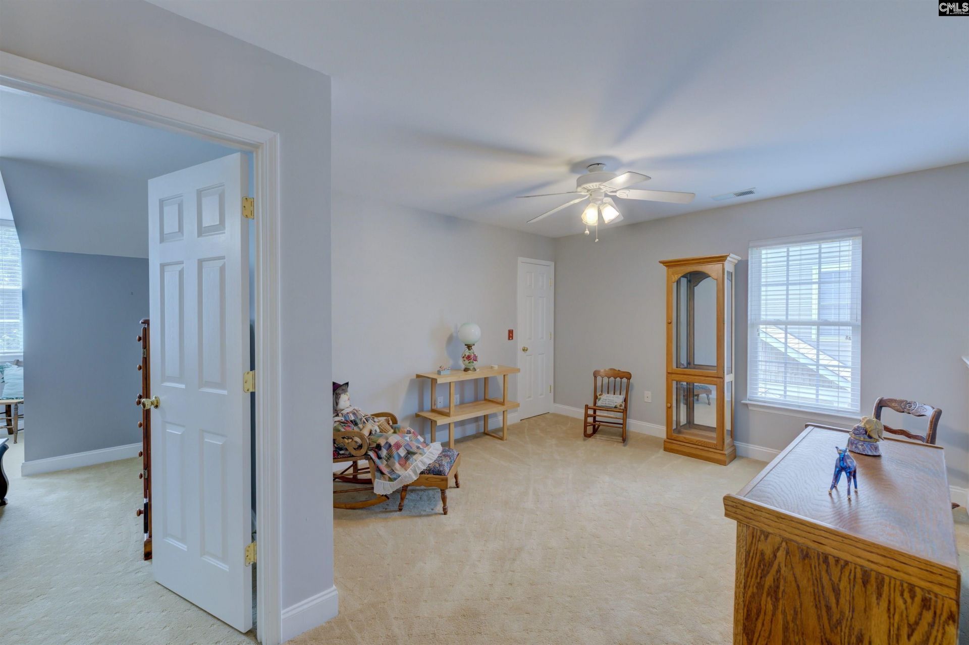 404 Summit Square  Photo 15