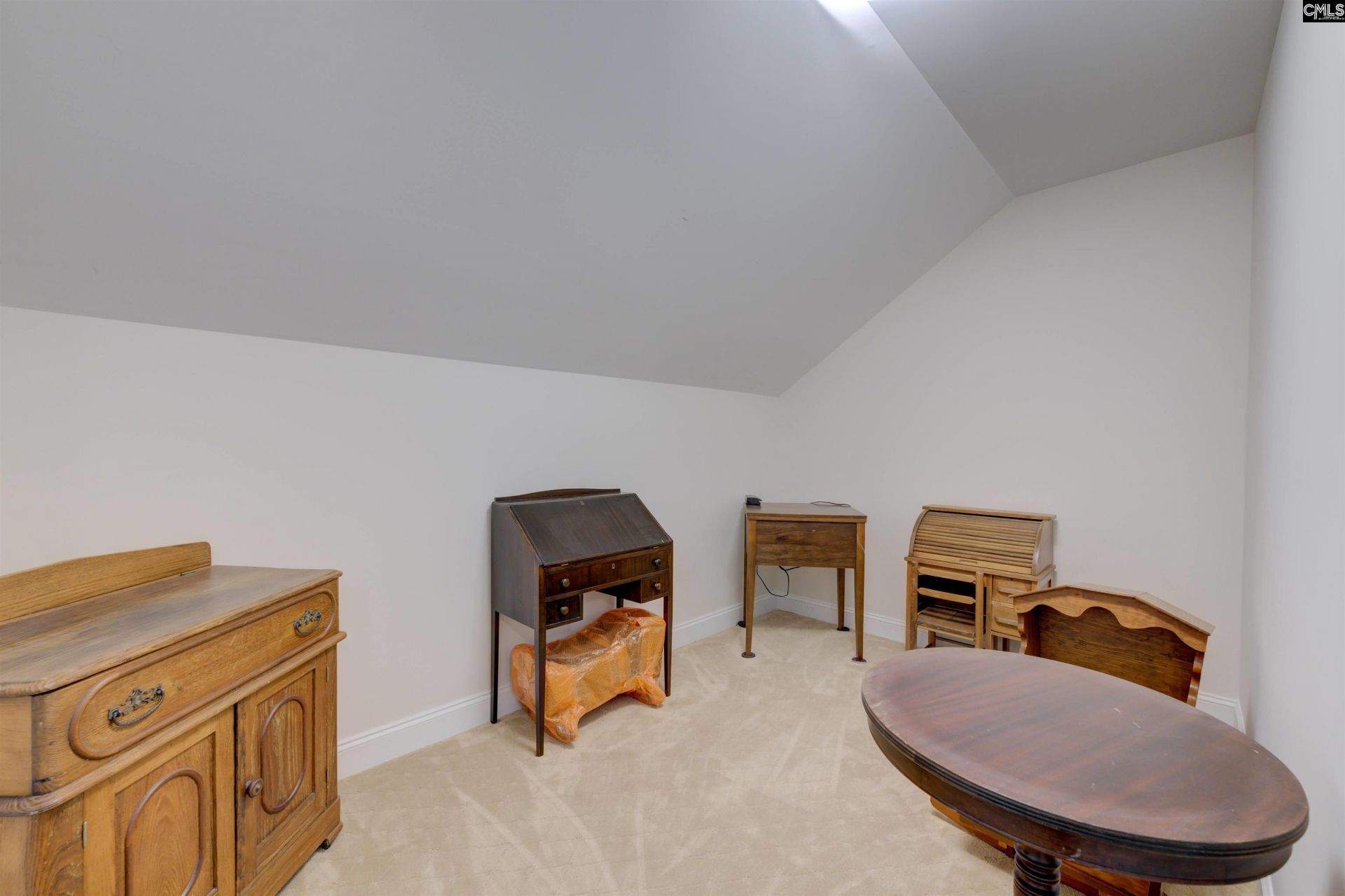 404 Summit Square  Photo 19
