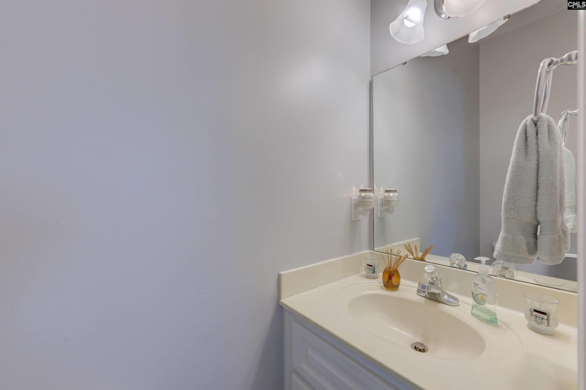 404 Summit Square  Photo 20
