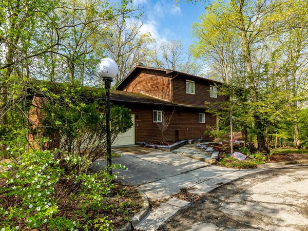 3949 Waldenwood Drive, Ann Arbor, MI 48105