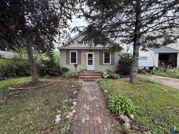 615 N Main St, Canton, SD 57013